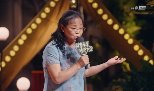苏敏离婚自驾游争议











苏敏，一个你以为的苦命妻子，一个你以为