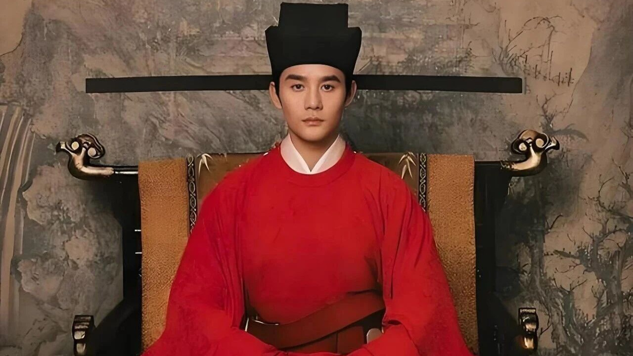 龙袍是帝王的象征，为什么到了宋朝，皇帝突然都不穿龙纹了？