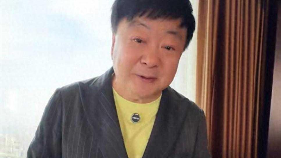 60岁洪剑涛顶级套房花费数十万庆结婚纪念日，原来老婆好漂亮