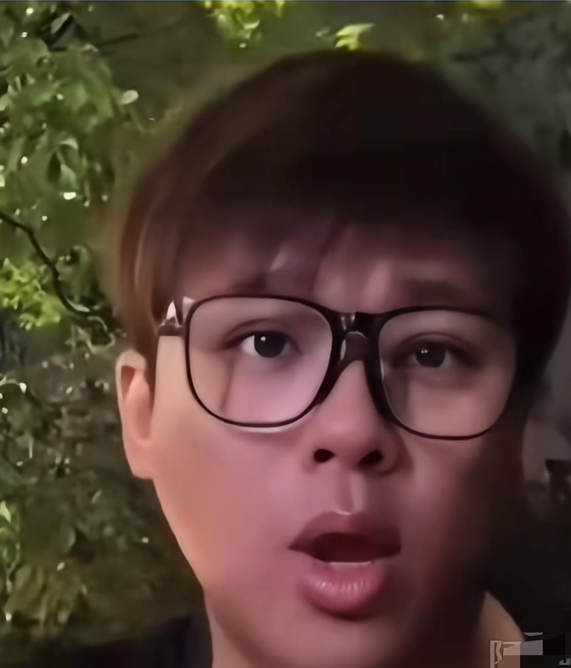 这样子看葛斯齐还是挺实在的、最起码实事求是了…
晚上葛斯齐直播，有聊到在金宝山三