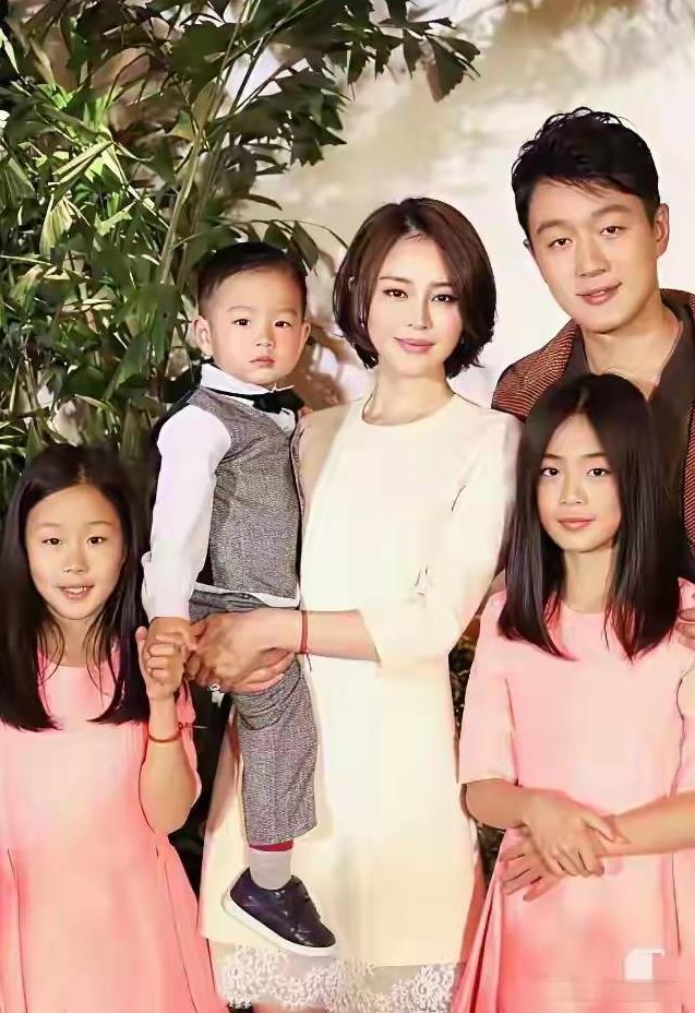 两个女儿像爸爸，
儿子像妈妈，从基因分析，
他们的儿女将来肯定比父母有出息。我觉