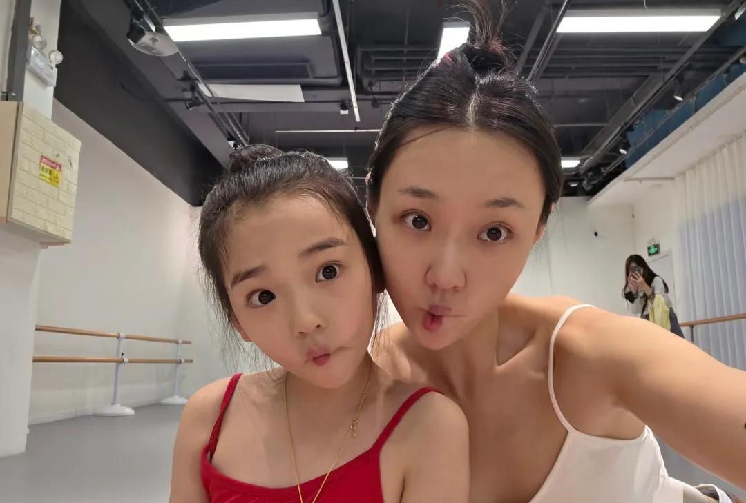 没看错，期待已久的大管乐和小管乐终于成功会面了！
8月6日，管乐激动发文晒出自己