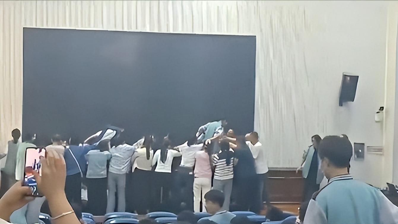 当感恩需要下跪：扭曲的教育形式，如何承载真正的教育初心？