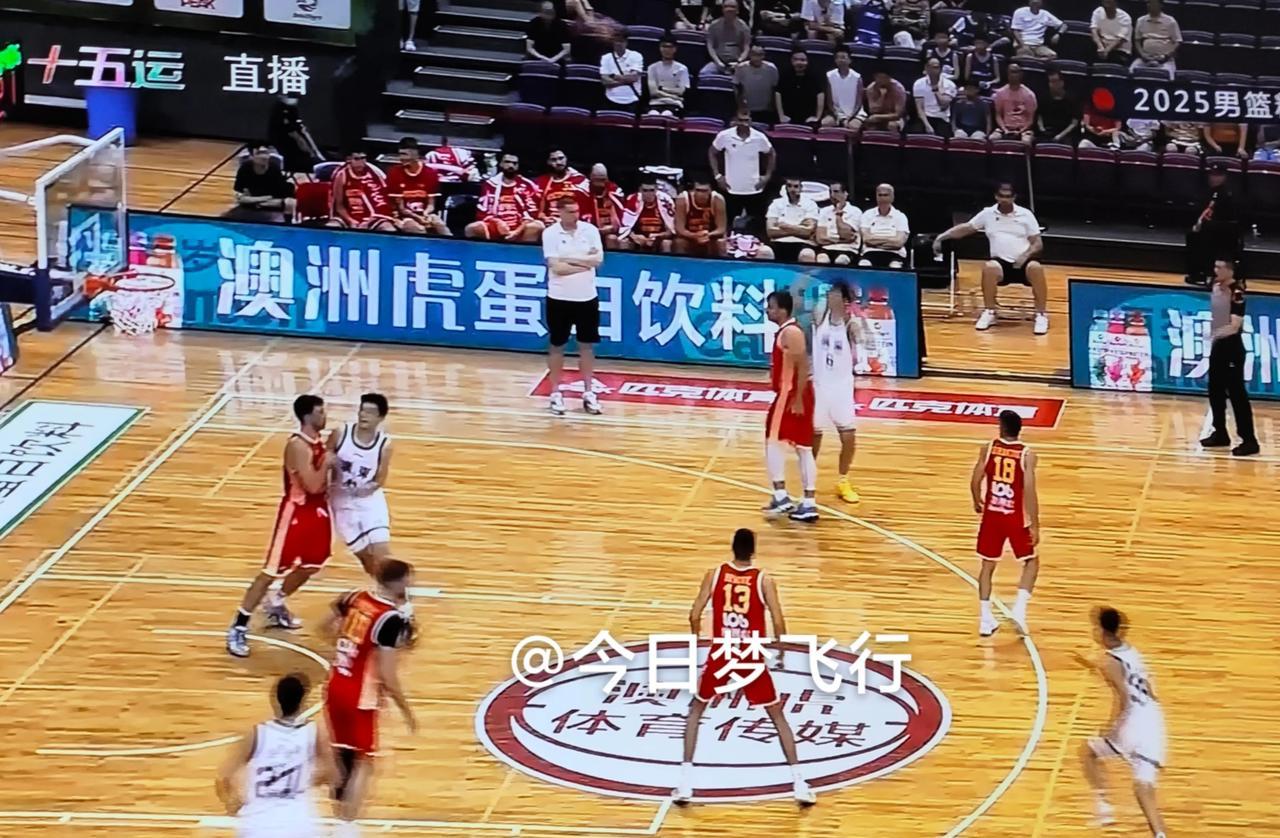 意外惊喜：广东队28分大胜黑山队！#头号创作者激励计划#
今晚，广东全运会男篮以