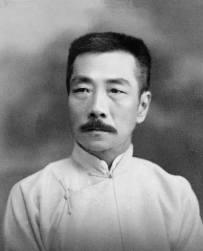 1936年秋天，鲁迅临终前托人给毛主席送了四只金华火腿，这是他第二次送，第一次送