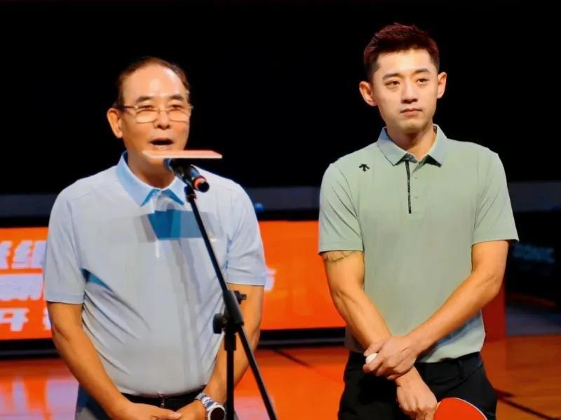 大家发现了没有，
自从141离开那个位置，
张继科重新进入大家的视线了，不但各个