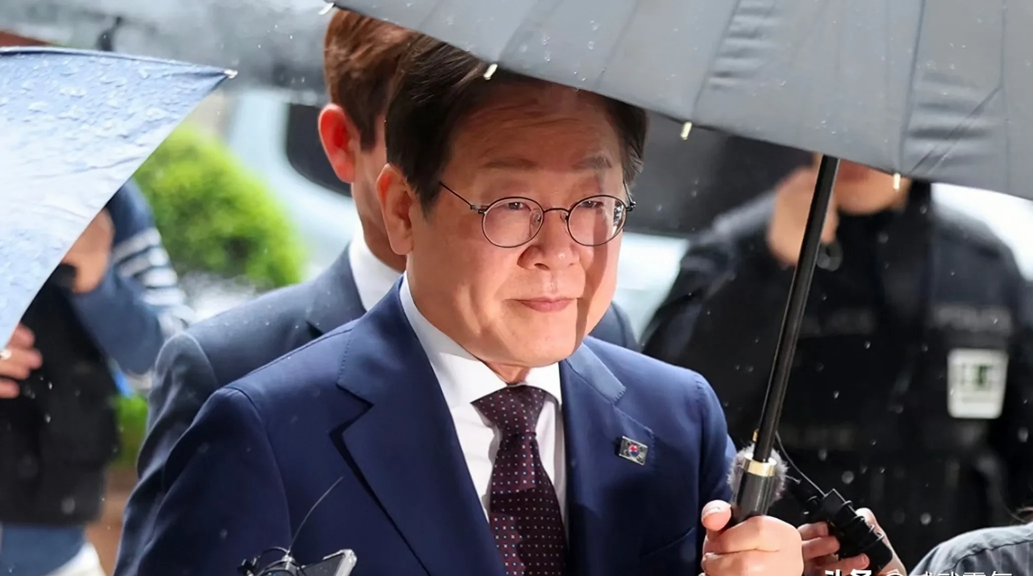 韩国大选：李在明悬了？











哎呀妈呀，这几天李在明估计急得头发