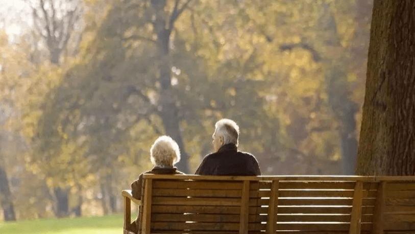 母亲遗体在厕所化为白骨十年！儿子被捕坦言：我不敢报警