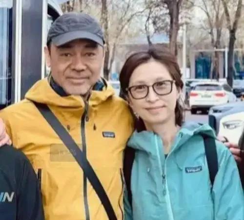 “少年夫妻老来伴”，刘青云与郭蔼明丁克多年，感情依旧深厚。他们相伴走过岁月，用爱