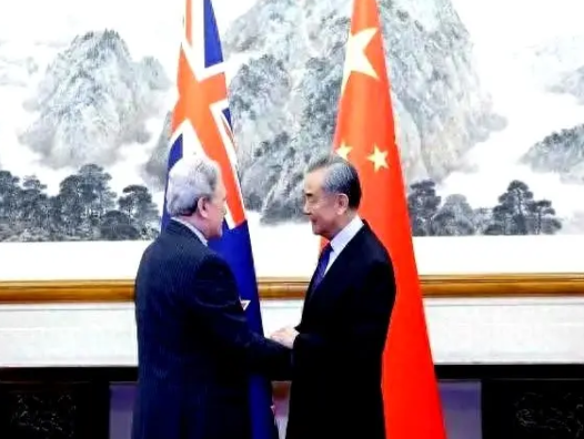 新西兰外长上门找茬？王毅反手甩出王炸！

055大驱公海实弹演习，新西兰跳脚嫌通
