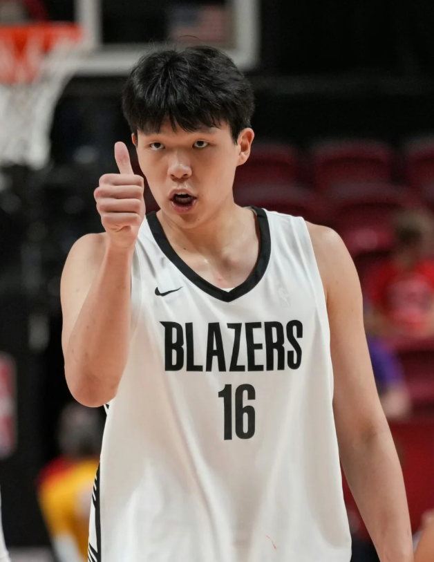 对阵火箭！杨瀚森半场4分4板5助3盖帽！！！

今天上午，NBA夏季联赛，开拓者
