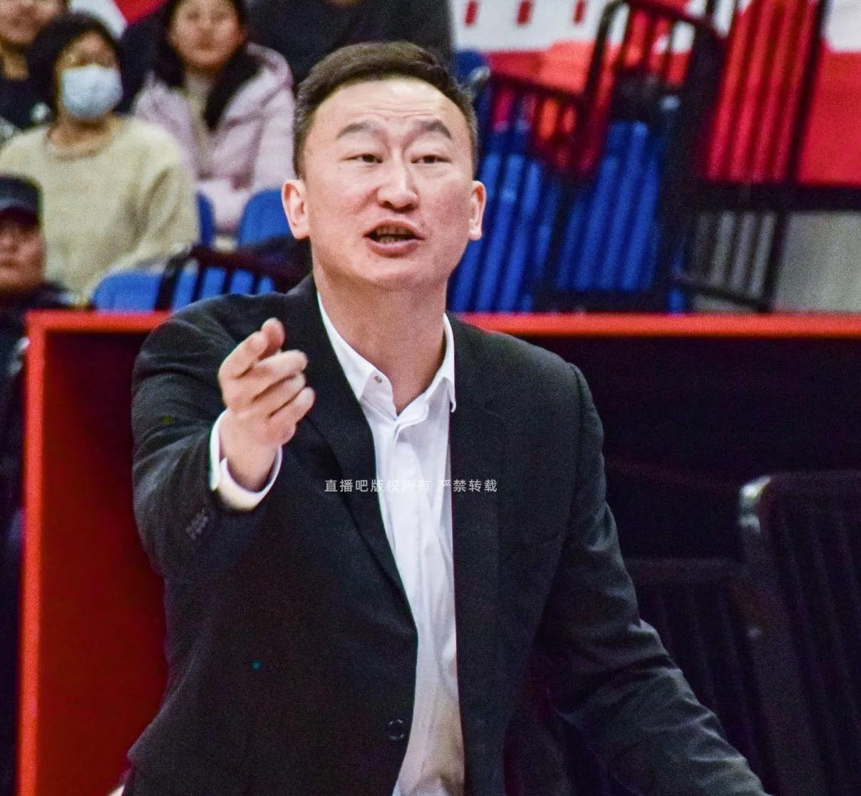 刘维伟和青岛男篮完成续约，失去杨瀚森是对刘维伟的真正考验。
23/24赛季，刘维