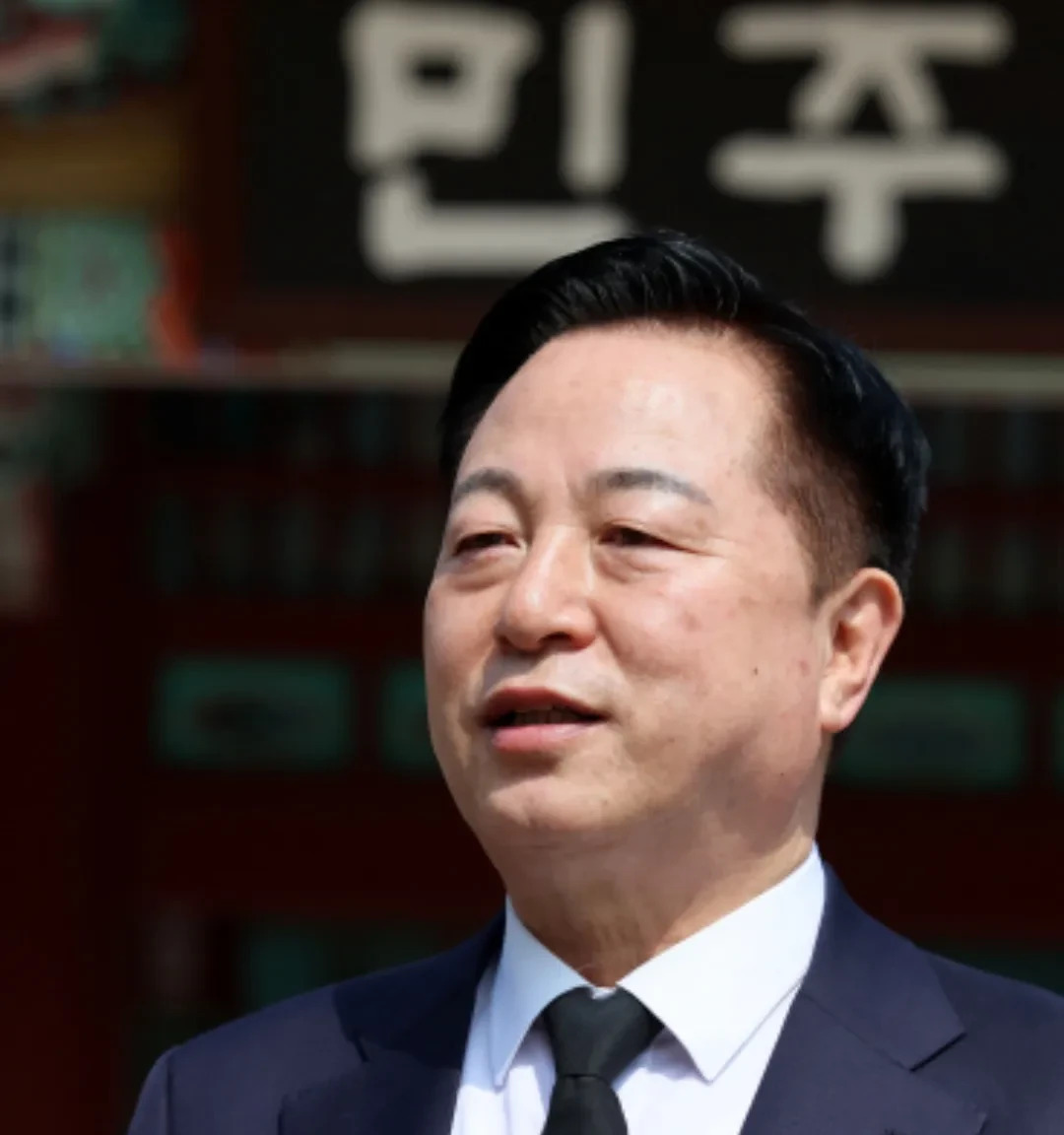 金斗官退出民主党总统竞选











 bombshell！金斗官，曾