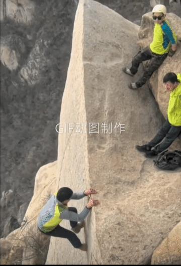 现场观摩者至少有三位女性，视频中传出清晰的声音，一位女性说“好”；一位女性说“我