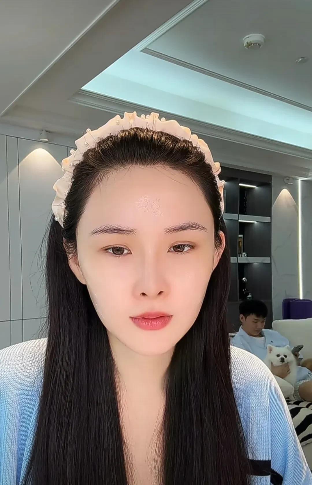 马筱梅直播称不把黑宝宝关黑屋，不删除不好的留言，又把张某颖推向了舆论？张某颖直播