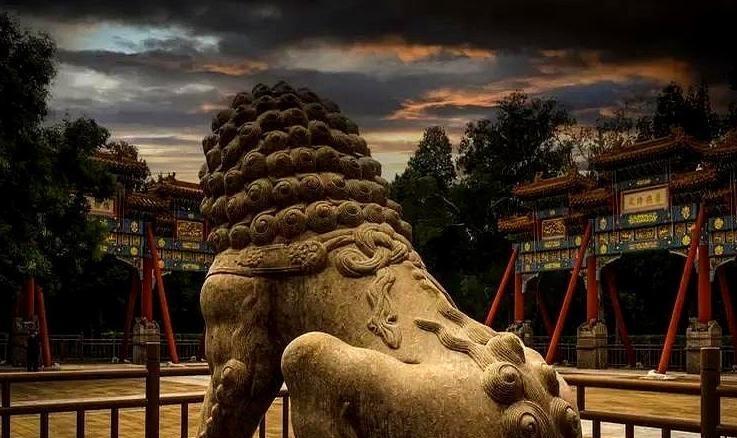 崇祯为啥非要袁崇焕死，这事挺复杂。  
袁崇焕如今被视为抗清英雄、明朝最后的希望