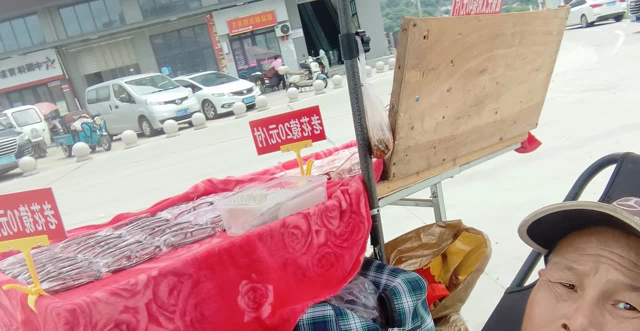 负债老王，经过各种渠道的挣扎，在各种依法制裁下，终于明白余生怎么挣扎，还债基本上