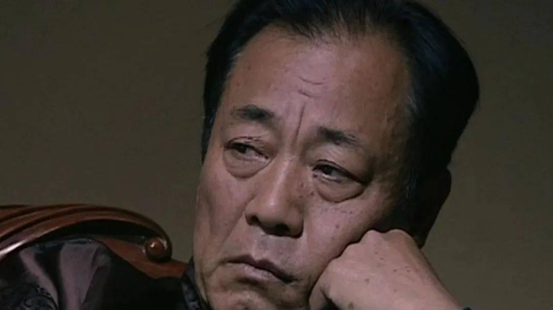 国产影视剧翻拍的风，终于吹到了《潜伏》。网友：站长必须由冯恩鹤老师来演才对味，不