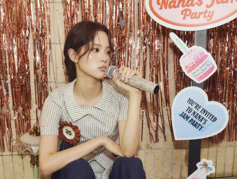 25岁欧阳娜娜生日照：手捧美食与麻花辫的少女模样