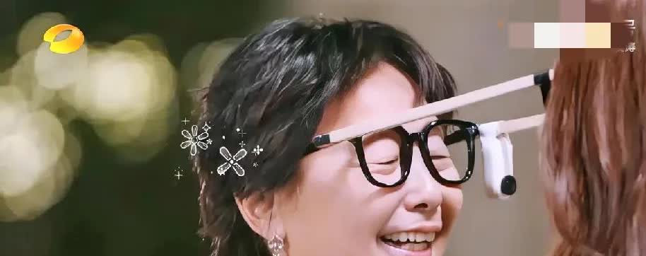 可怜天下父母心啊
黄圣依对妈妈说“妈妈我非常爱你”，妈妈邓传理立马笑的像个小女