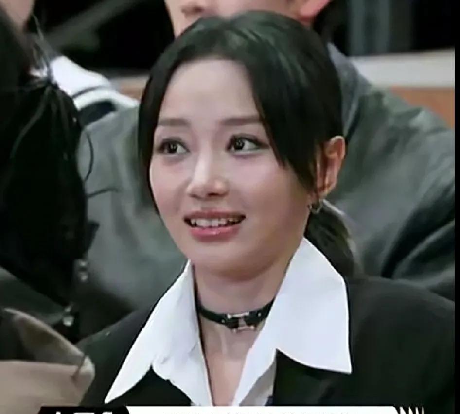 卜冠今在《演员请就位3》的表现真是令人震惊！

其他演员夸她发型好看，她竟然说：