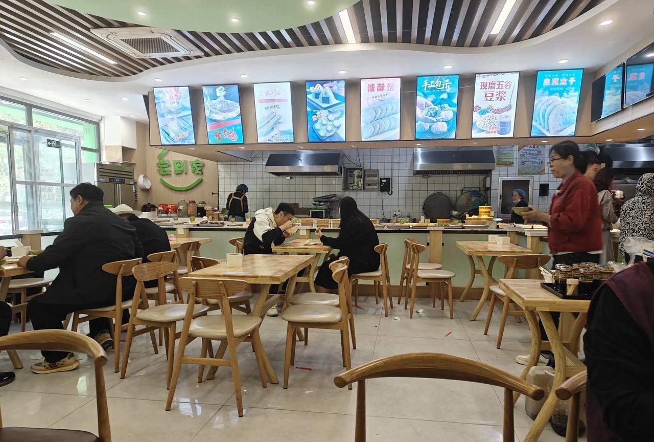 只要我早上不想做饭了，就来这家早餐店吃早餐。
吴总28岁当上了采油厂进场施工公司