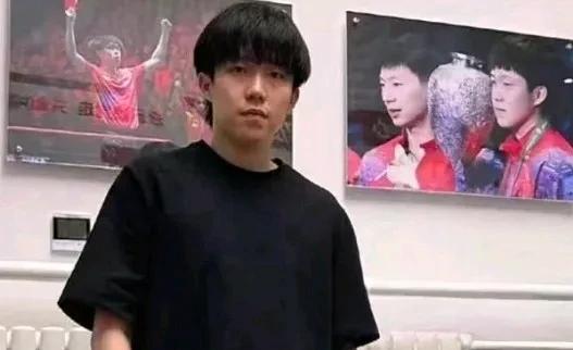 头哥来辟谣啦！网友们表示继续坚定自信吧！



今日下午，社交媒体上出现了一则消