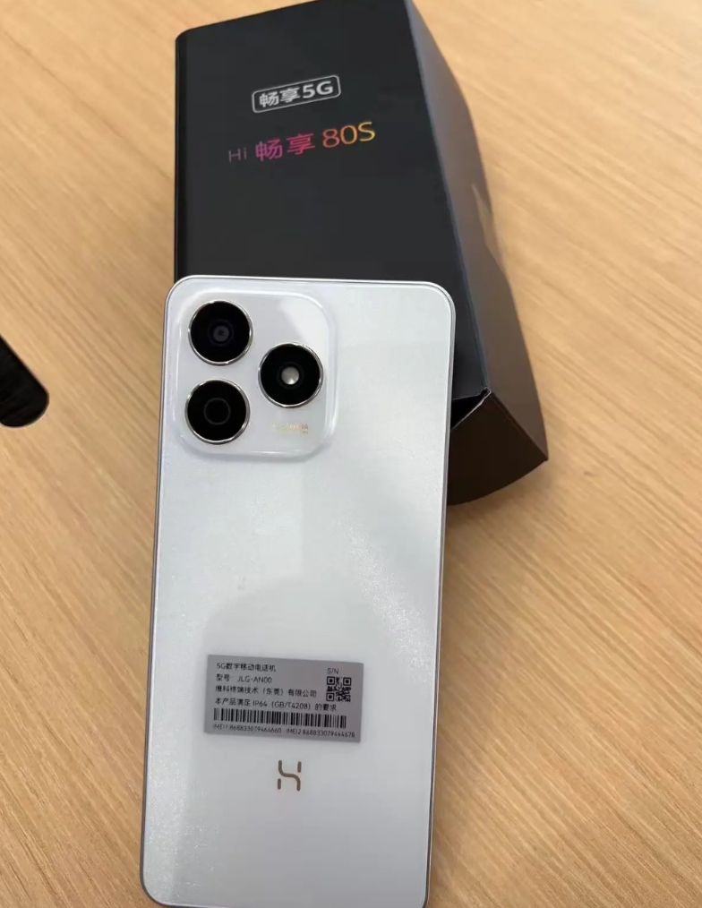华为别毁形象！坚持自己就那么难么？

前有魅族新机仿造华为三折叠，算是离谱了，今