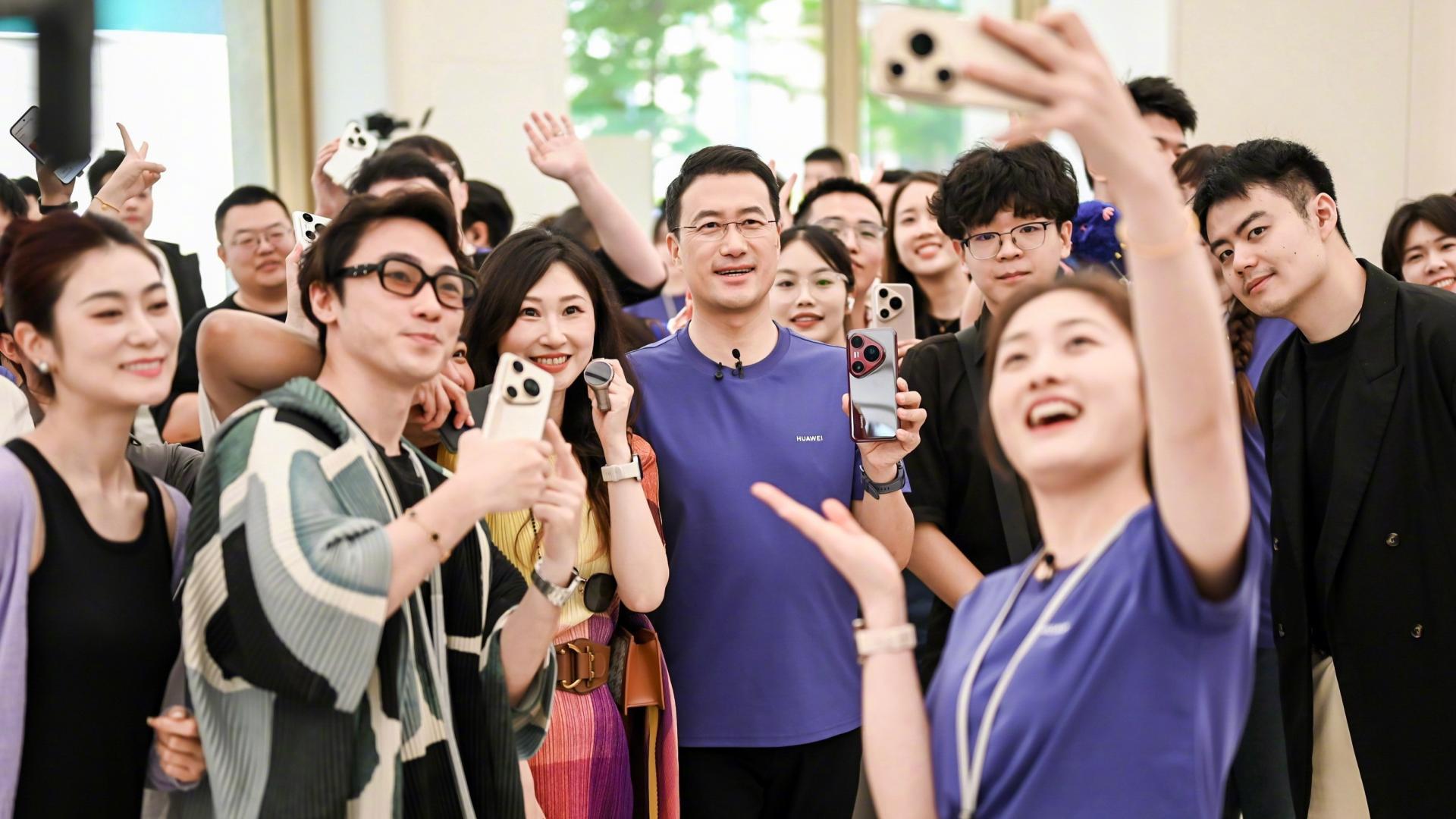 门店大排长龙！华为Pura 80系列首销火爆，温情服务彰显品牌魅力