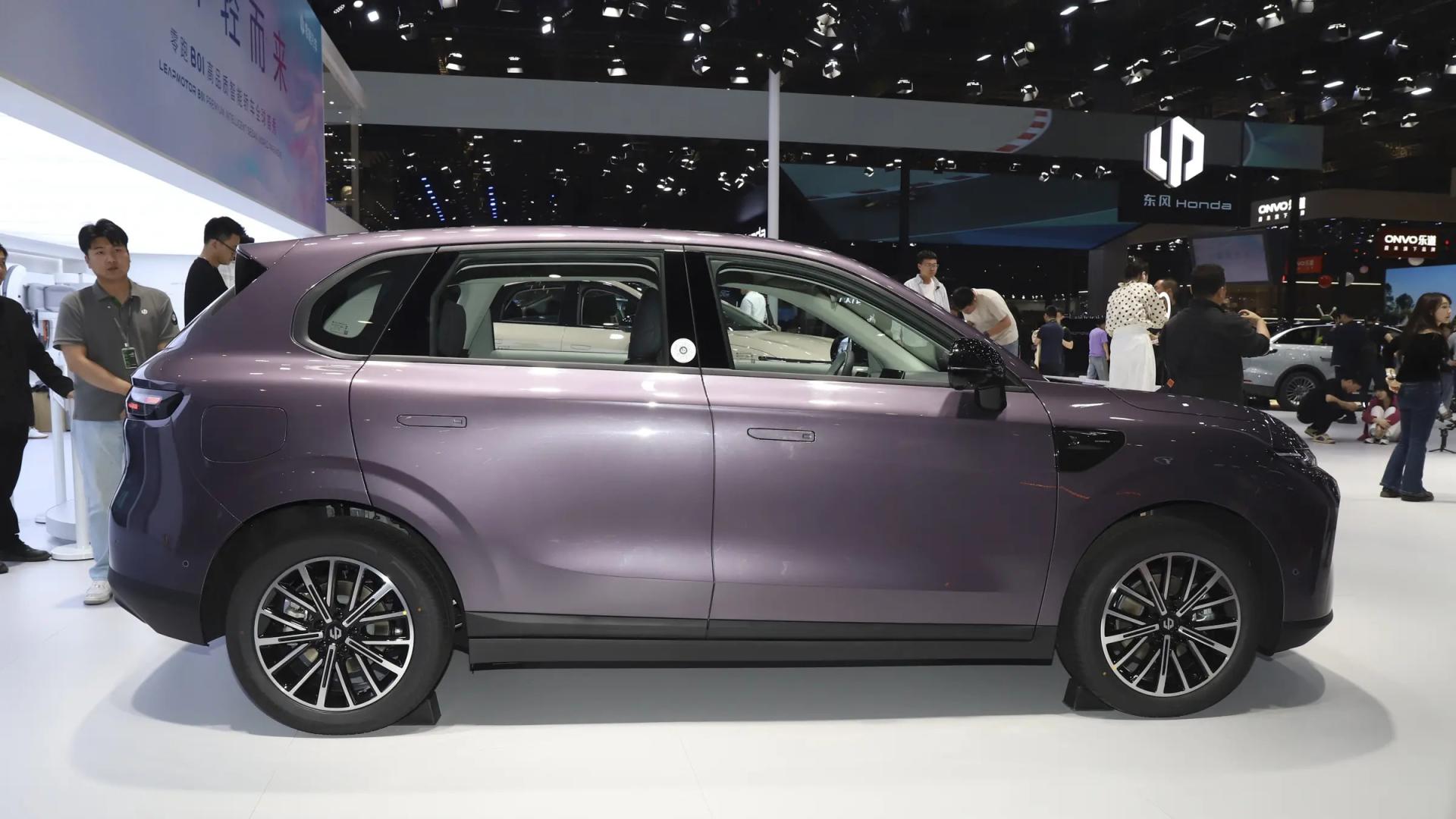 比亚迪迎来强力对手，2天订单31688台，外观很漂亮，才9.98万起