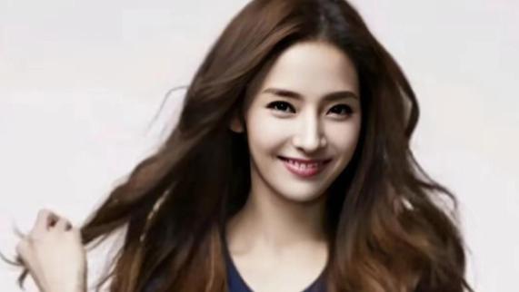 45岁韩彩英近况大揭秘，冻龄美貌与事业家庭双丰收