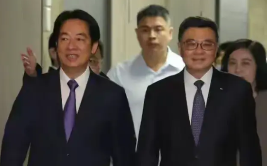 卓荣泰在今日高喊要“脱中入美”，显然就是直指国民党太过于“亲中卖台”，要借大罢免