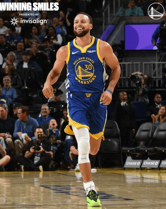 NBA常规赛，勇士118-107击败太阳。
赛后勇士官媒更新了X，晒出了一组照片