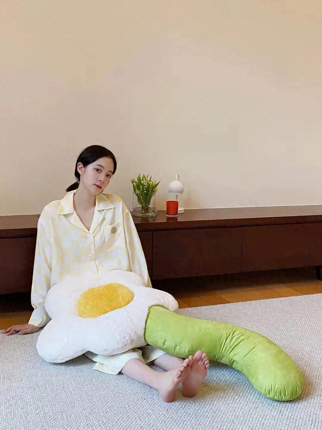 欧阳娜娜居家照来啦，娜娜没把我们当外人
