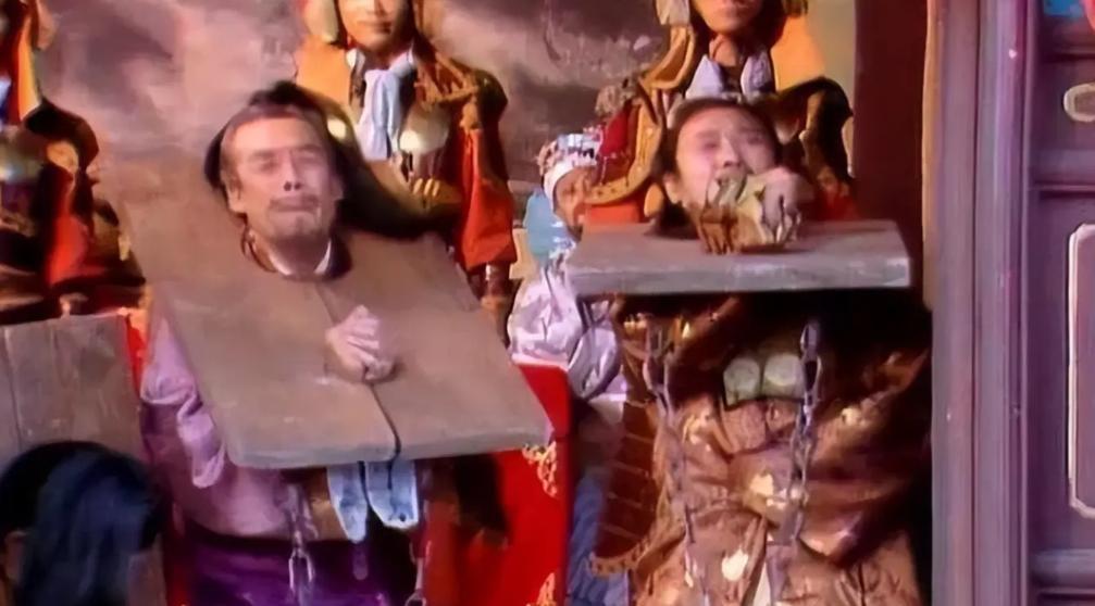 雍正登基，抄了曹家。



曹家兴衰，起于康熙，终于雍正。曹寅，曹雪芹的祖父，身