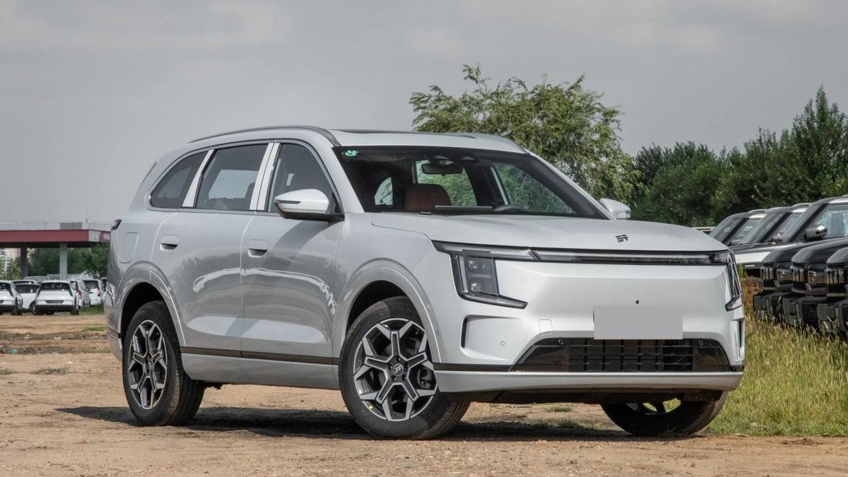 捷途山海L7 PLUS正式上市，11.99万起，配电动七座可全放倒