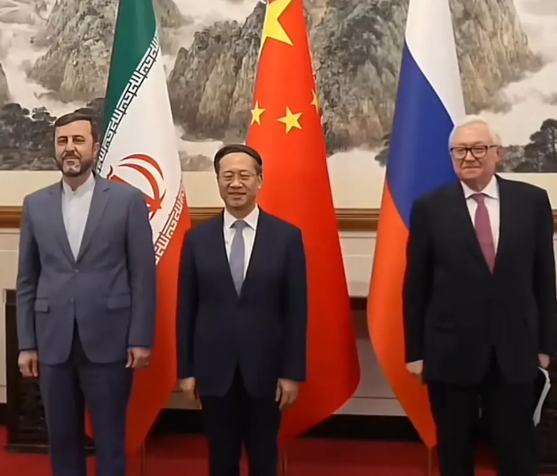 中俄伊携手并进，共对贸易战挑战，终止非法单边制裁意义重大。中俄伊三国自成一体，为