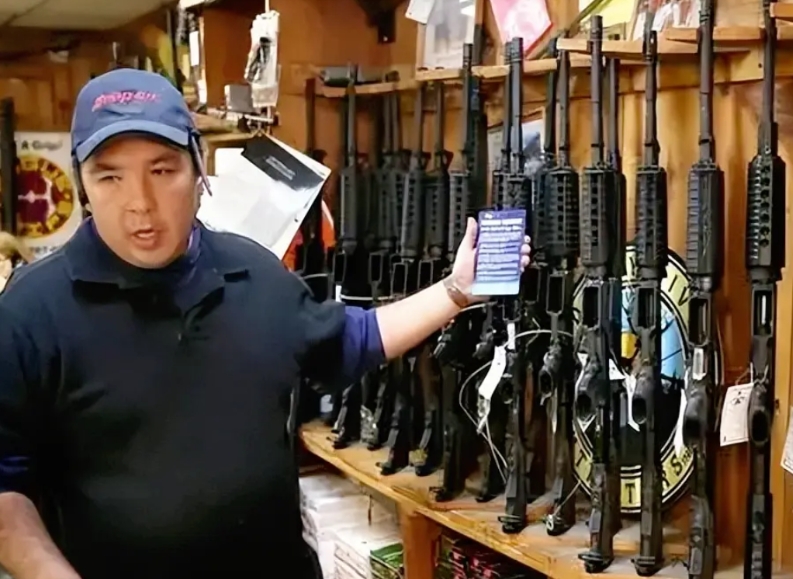 美国卖枪的不怕顾客买下枪抢他吗？

因为真的会被打死，你能想到的，人家早就想到了