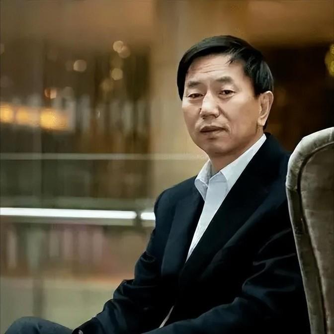 2000年，山西灵石县县长耿彦波，因工作调动要离开灵石。老百姓知道后，个个欢呼雀