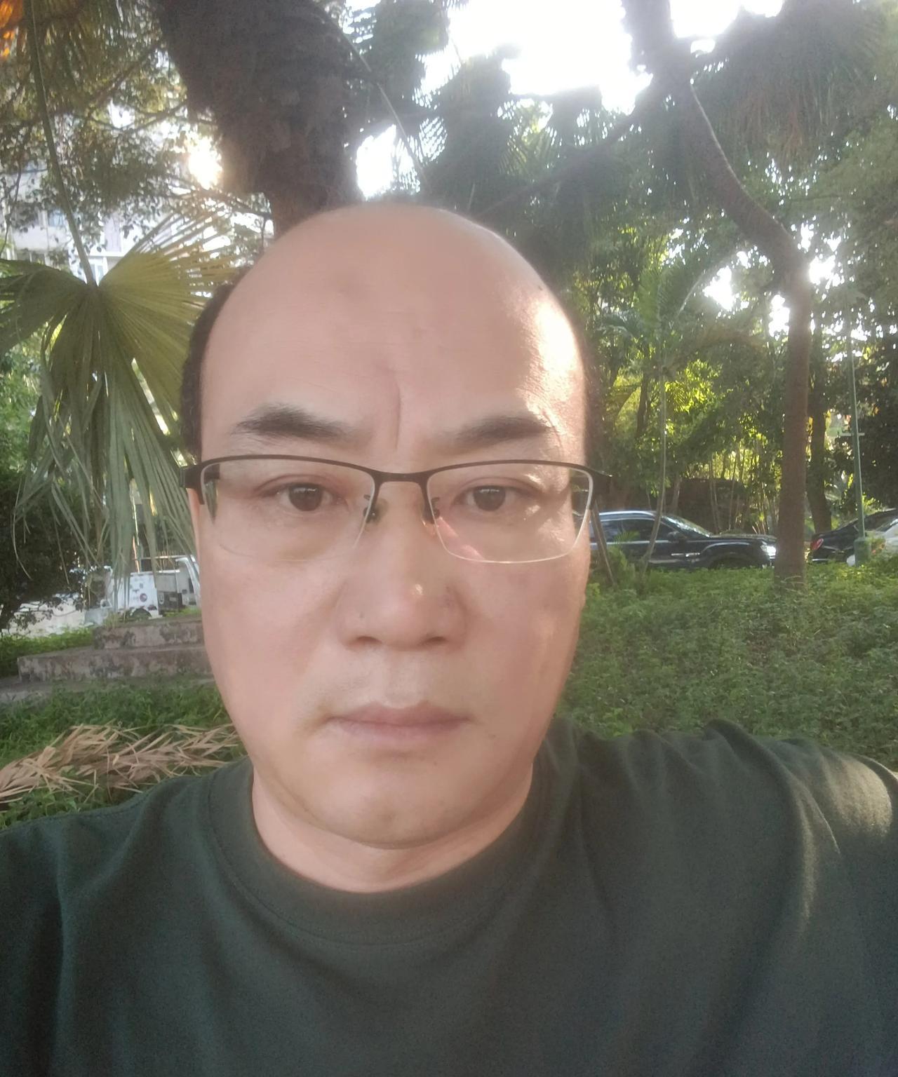 去世10几个人，新生儿是0。
这是我们村今年上半年的人口变化。
今天回村里看望父