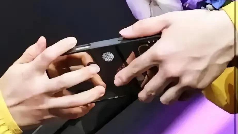 重庆冠军赛颁奖台上三个细节，让我更加坚定自信，你们注意到了吗