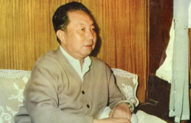 976年华国锋继任，调卫戍部队时碰一鼻子灰，吴忠：只听他的命令

1976年9月