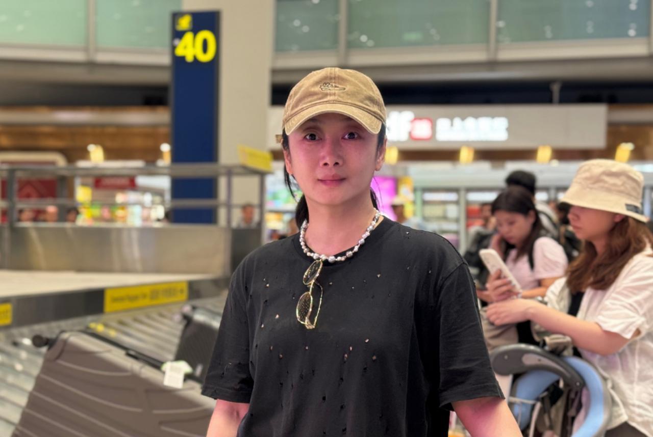 真是太实在了！
原本以为她这个撕奖女王，私底下应该也是端庄优雅的。
哪知道昨天落