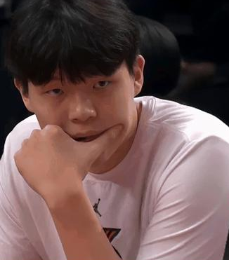 杨瀚森职业生涯首次未获得任何出场时间。NBA杯小组赛，开拓者和掘金的比赛，杨瀚森