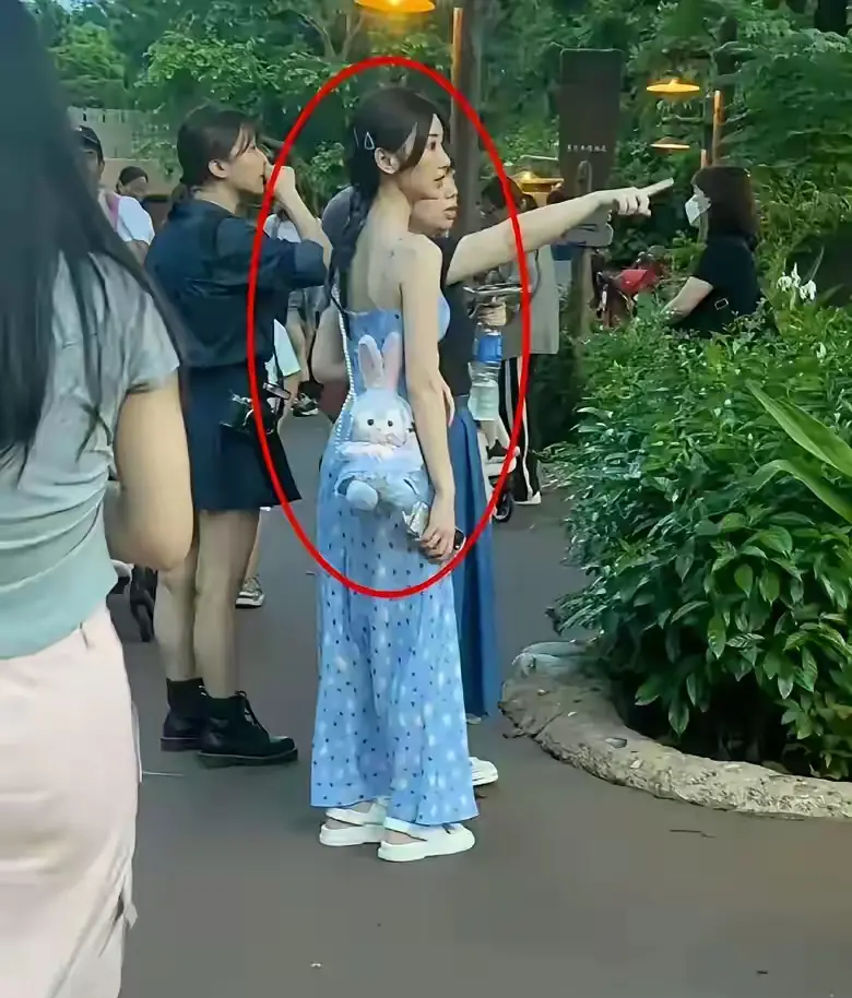 毛晓彤这生图啥水平？
颜值超高，状态绝佳 ​，就是除了身高有点尴尬
