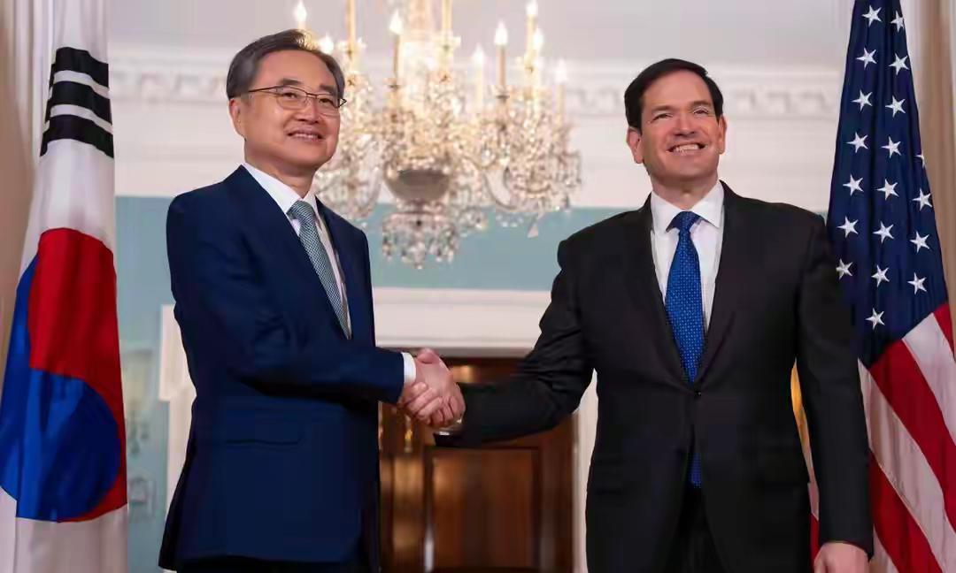 韩国新掌门忘恩负义，还是投靠了老美！
日前，韩国新任外长赵显接受美媒专访时，迫不