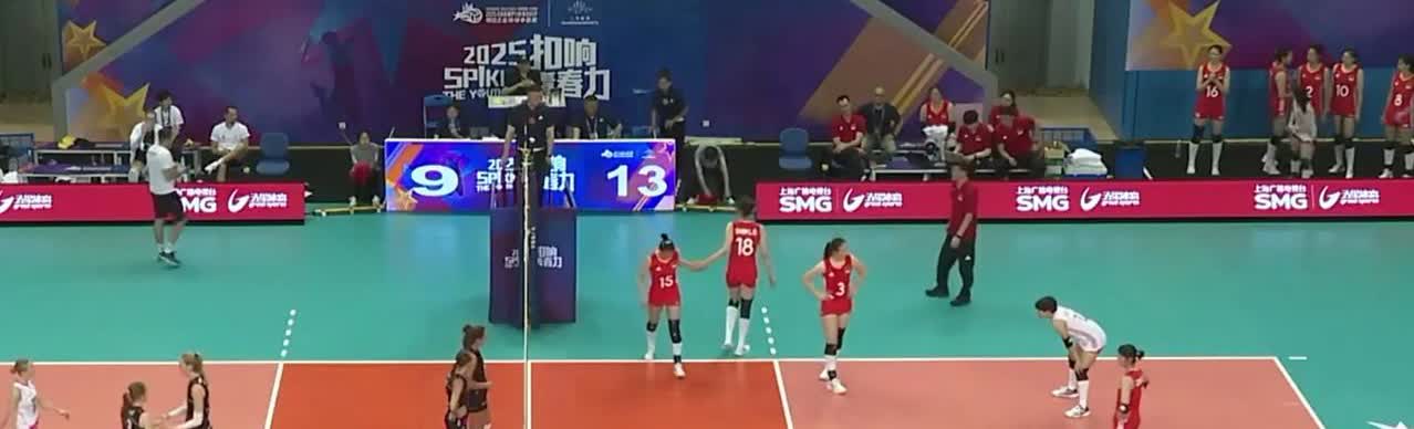 中国U21女排今日上午对阵斯洛文尼亚女排，不出意料以3-0获胜。6号二传吴佳慧打