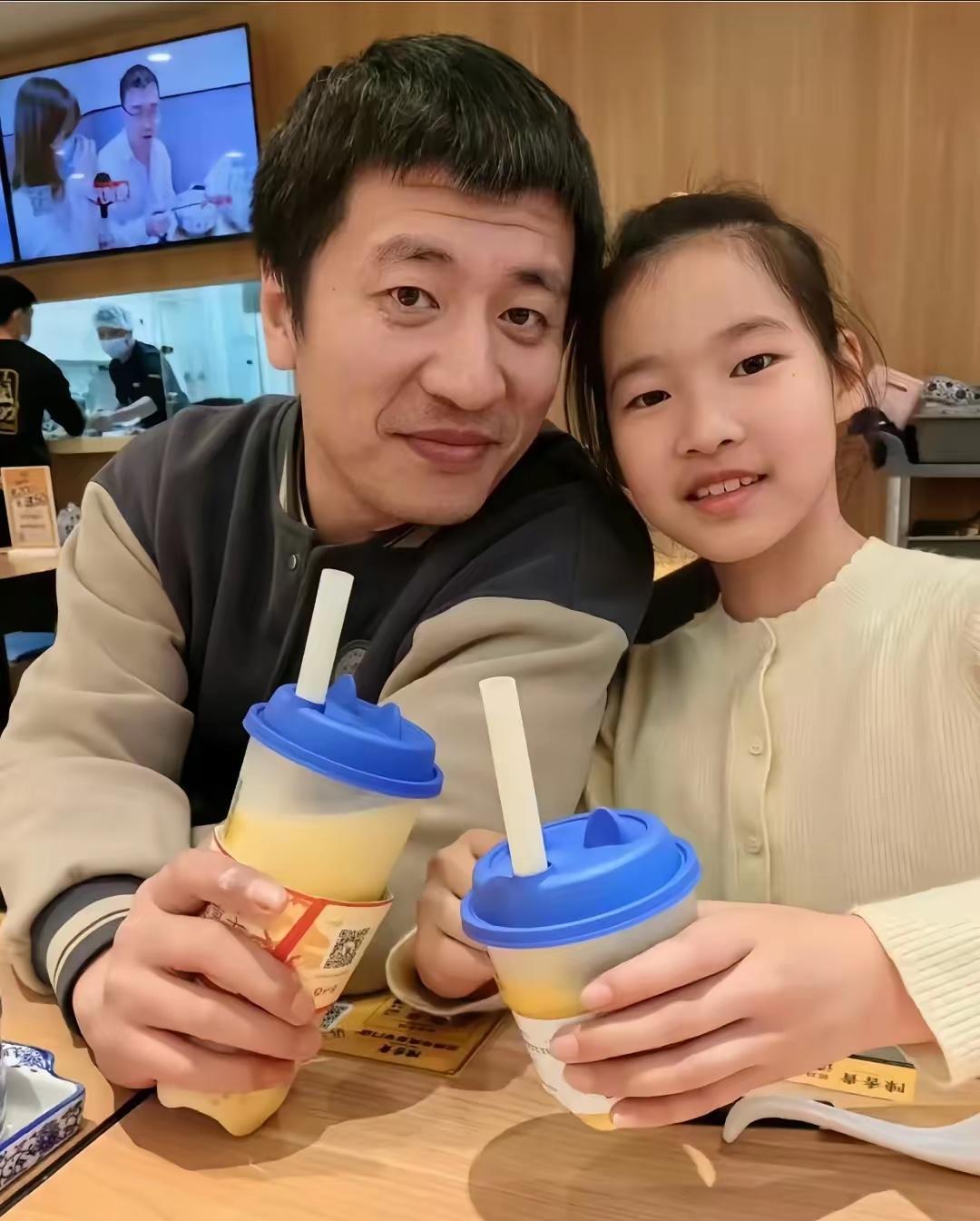 张雪峰直言：“中国高考拼实力，国外名校拼资源。”这句话道破教育体系的深层差异。当