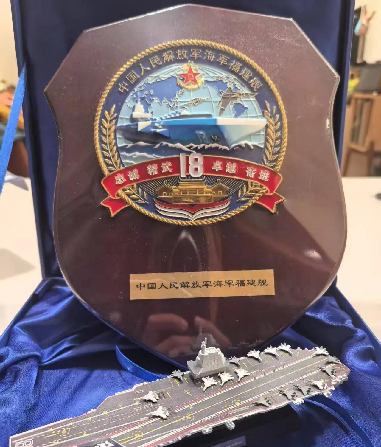 看看，参加入列仪式，纪念品都有啥？
据说，每位受邀嘉宾，都有一个精美礼盒，里面有