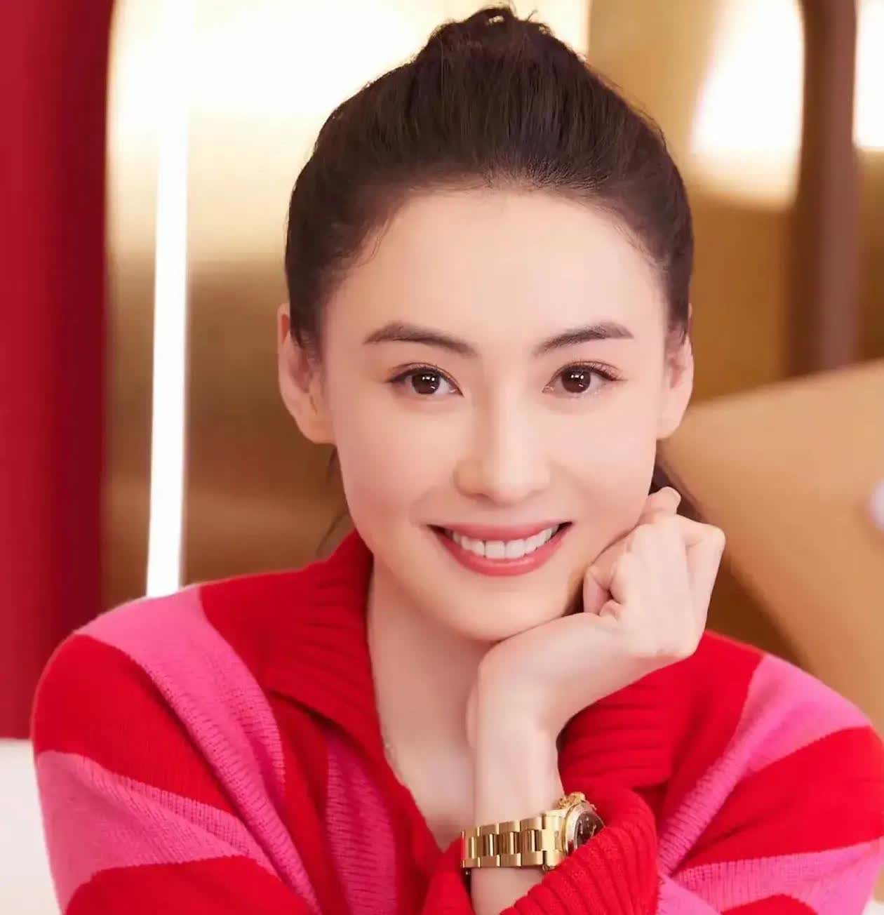 张柏芝说，

我要给我爸买一个房子住，我妈跟我爸离婚了，我又要给我妈买一个房